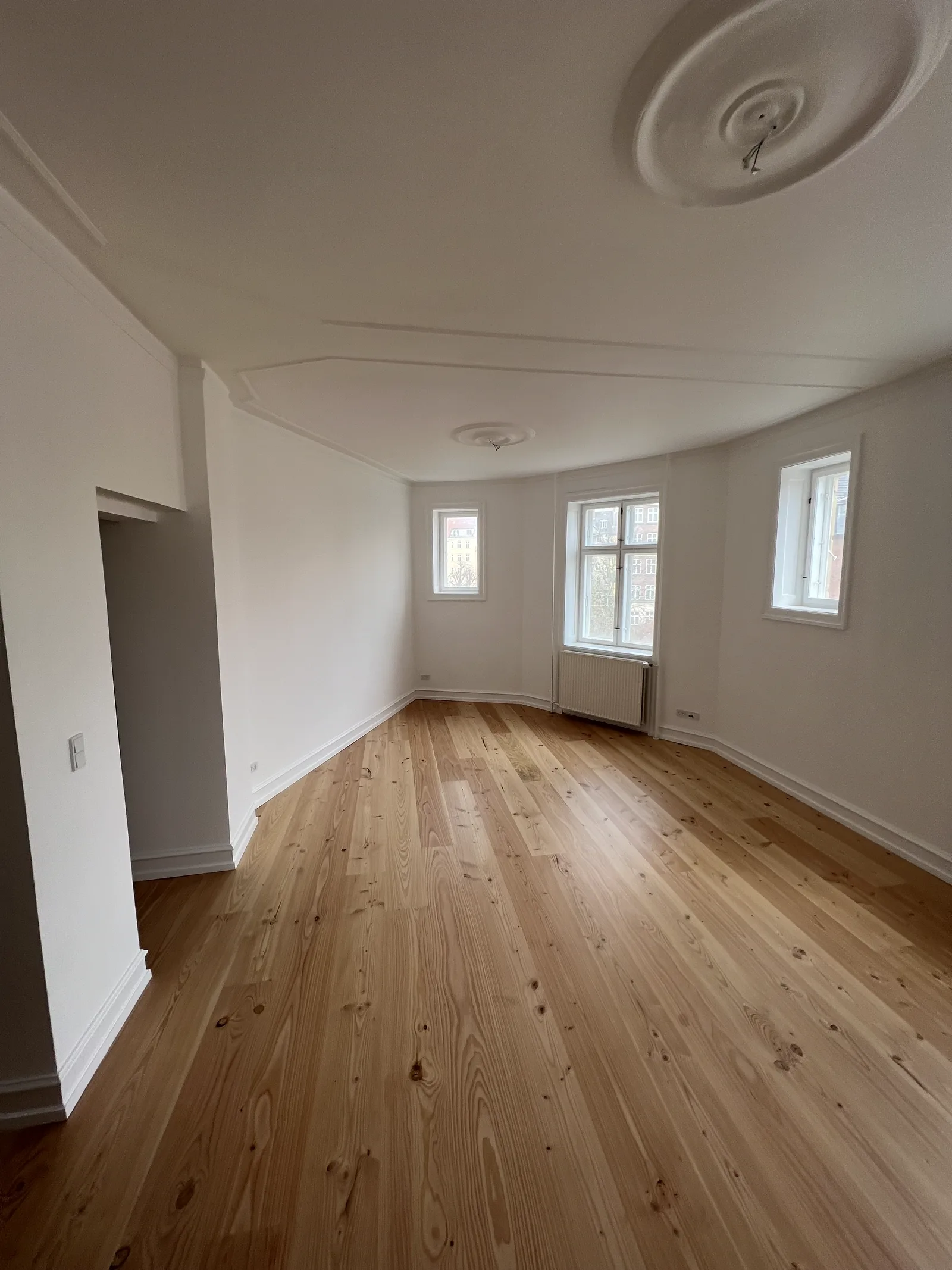Olfert Fischers Gade: stue med brede Douglas-plankegulve fra Dinesen